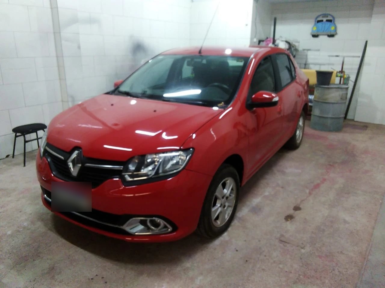 Depois: Renault Logan — colisão dianteira